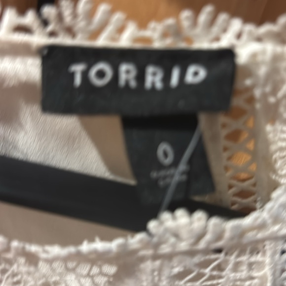 TORRID NWT Georgia lace mix sleeve top pristine size 0 - Picture 8 of 8